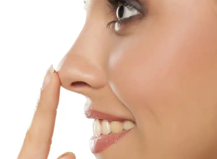نقش تزریقات فیلر در اصلاح مشکلات جزئی پس از جراحی بینی