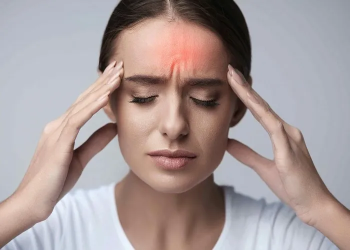 لیفت ابرو برای رفع سردردهای میگرنی آیا واقعا موثر است؟