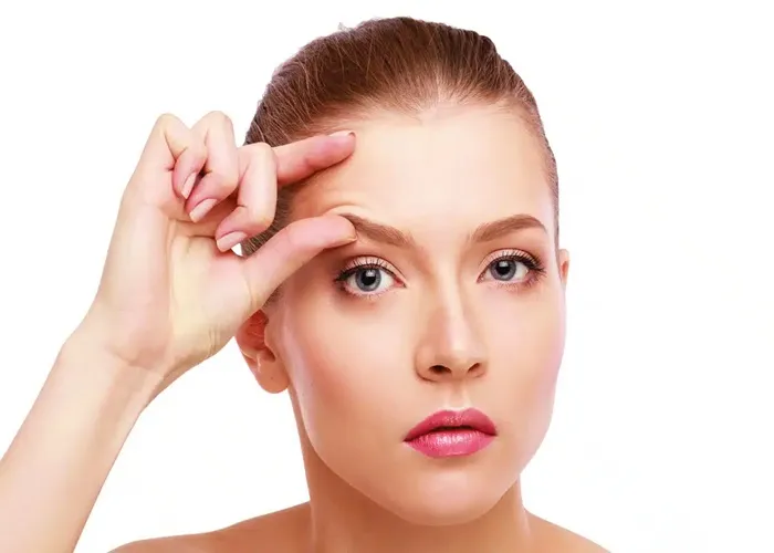 لیفت شقیقه و نحوه خوابیدن روی بالش؛ چگونه از فشردگی جلوگیری کنیم؟